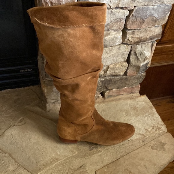 Banana Republic suede boots size 8 1/2 - Picture 3 of 3